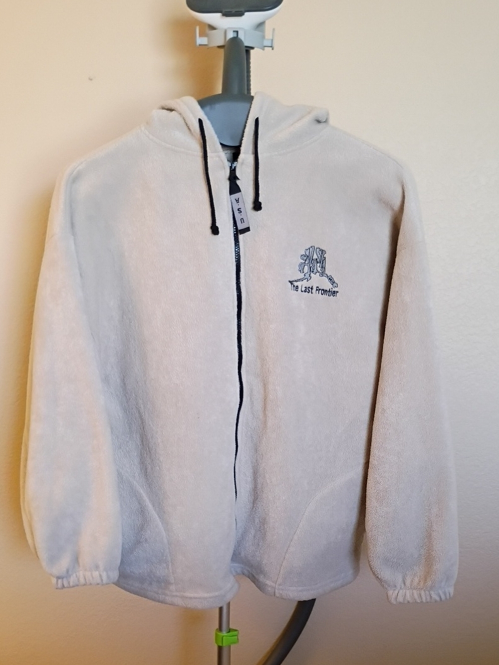 Women’s Cream Full-Zip Hooded Fleece Sweatshirt Alaska The Last Frontier Size L
